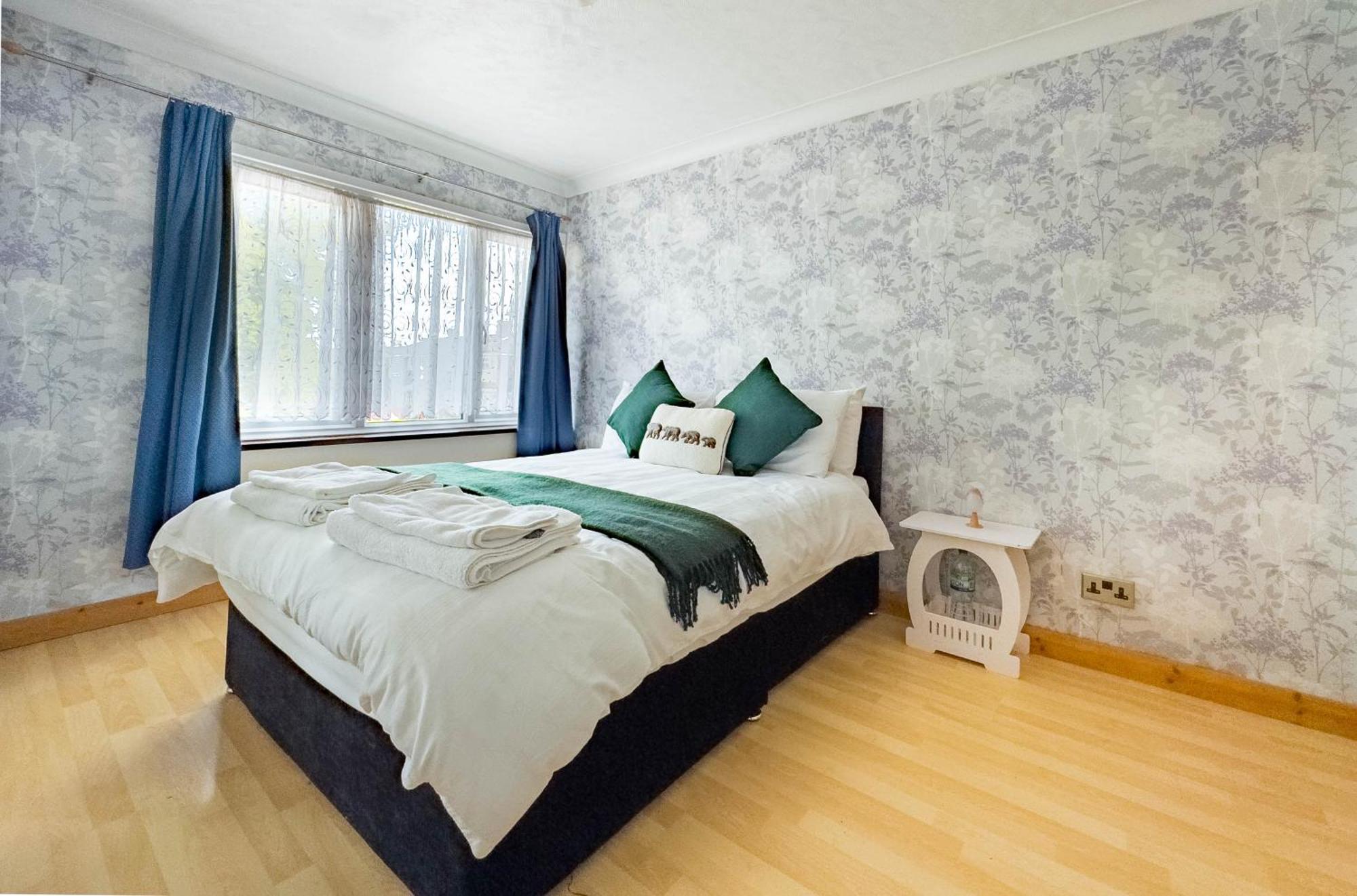 Morden Holiday บาซิลดอน ภายนอก รูปภาพ